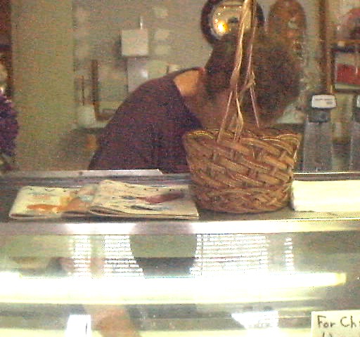 IceCream04.jpg (65071 bytes)