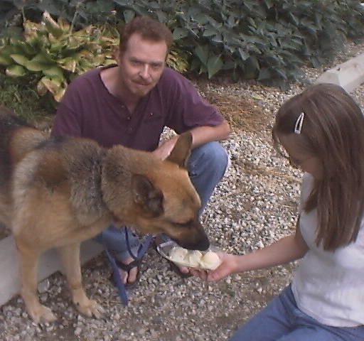 IceCream06.JPG (48159 bytes)
