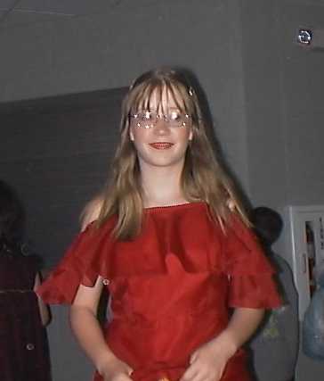cinderella_amanda_in_hall.jpg (10074 bytes)