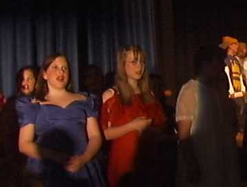 cinderella_amanda_singing.jpg (7520 bytes)